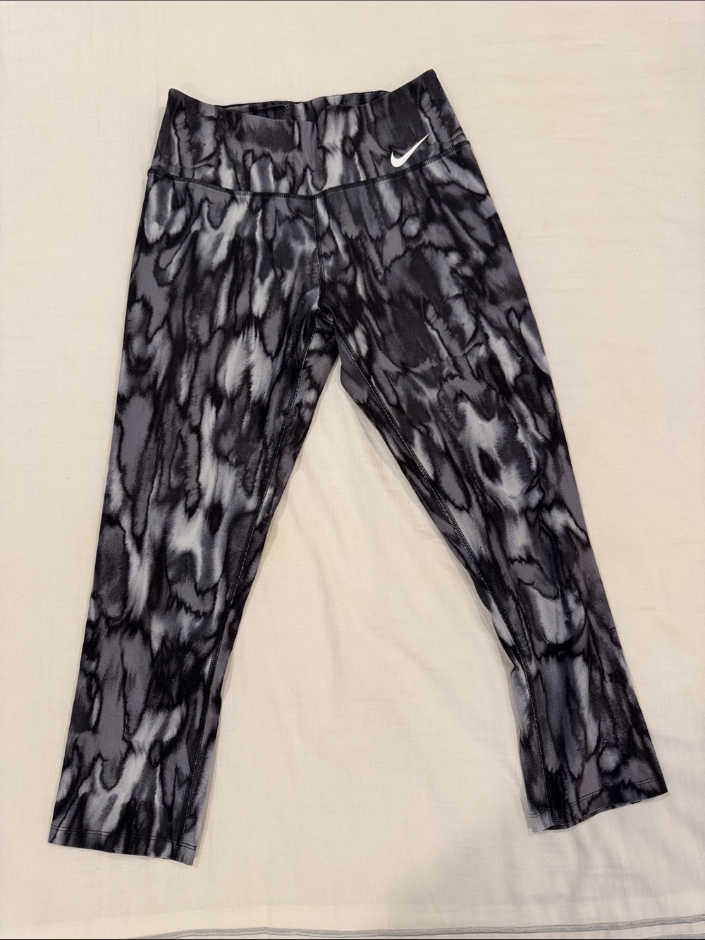 Nike Gray & Black Watercolor Print Cropped Leggings